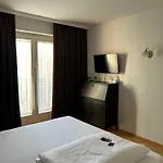 Berg Hotel *