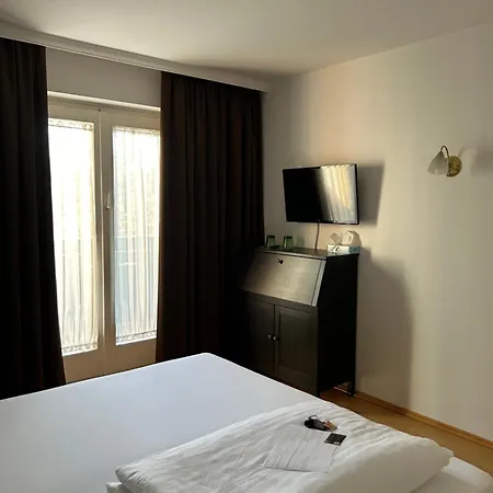 Berg Hotel *